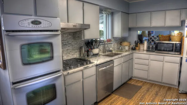 2027 Walter White Ranch Road Leakey, TX 78873