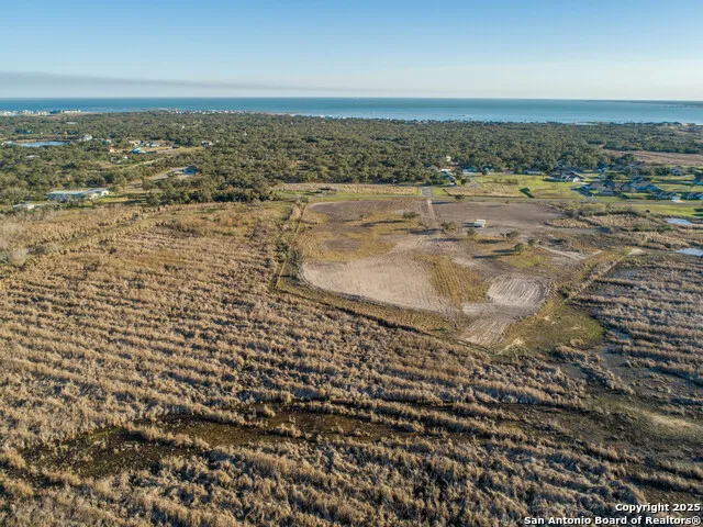 6498 Hwy 35 N Rockport, TX 78382