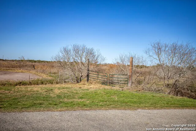 6498 Hwy 35 N Rockport, TX 78382