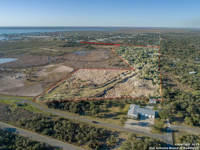6498 Hwy 35 N Rockport, TX 78382