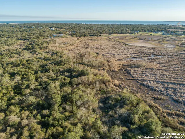 6498 Hwy 35 N Rockport, TX 78382