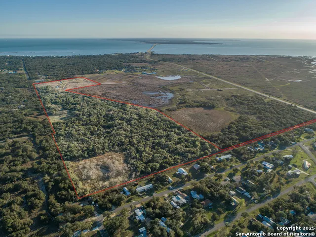 6498 Hwy 35 N Rockport, TX 78382