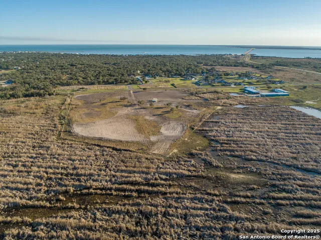 6498 Hwy 35 N Rockport, TX 78382