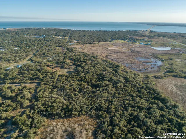 6498 Hwy 35 N Rockport, TX 78382