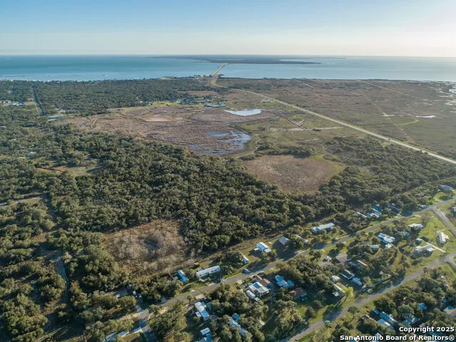 6498 Hwy 35 N Rockport, TX 78382