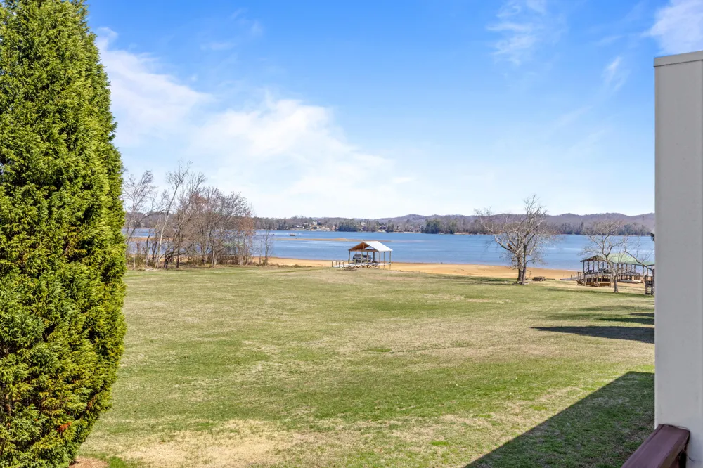 1235 New Lake Road Spring City, TN 37381
