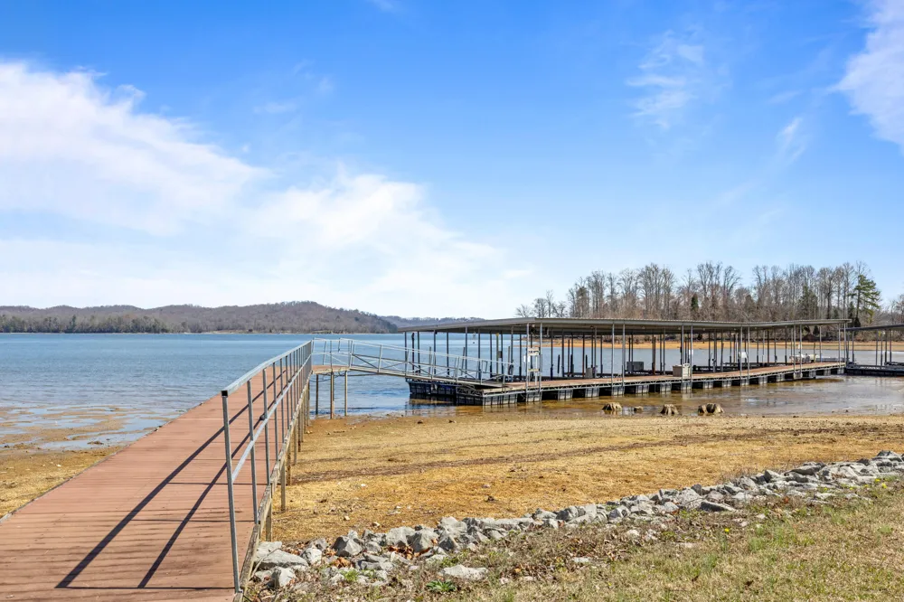1235 New Lake Road Spring City, TN 37381