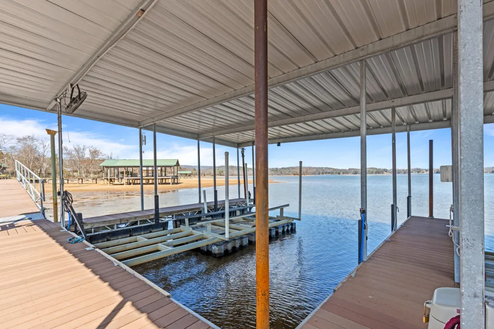 1235 New Lake Road Spring City, TN 37381