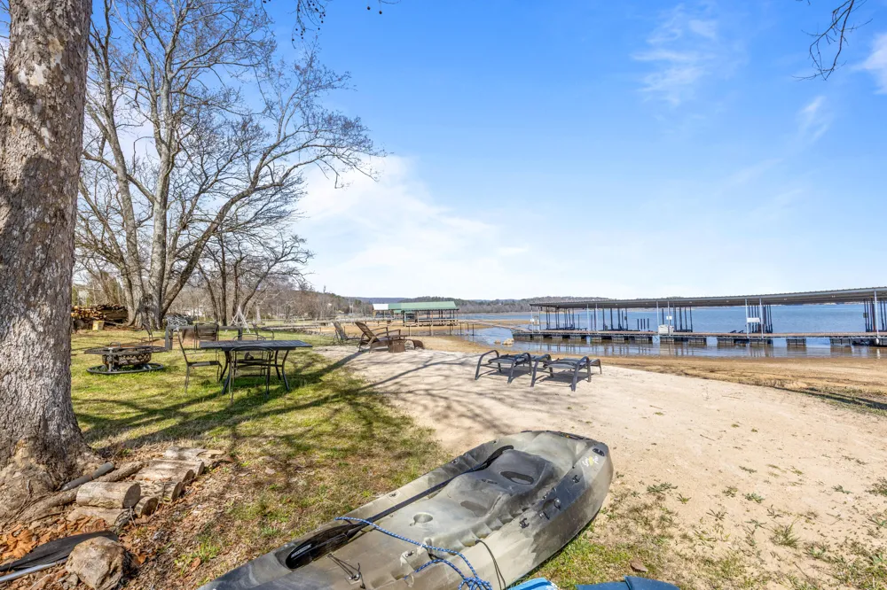 1235 New Lake Road Spring City, TN 37381