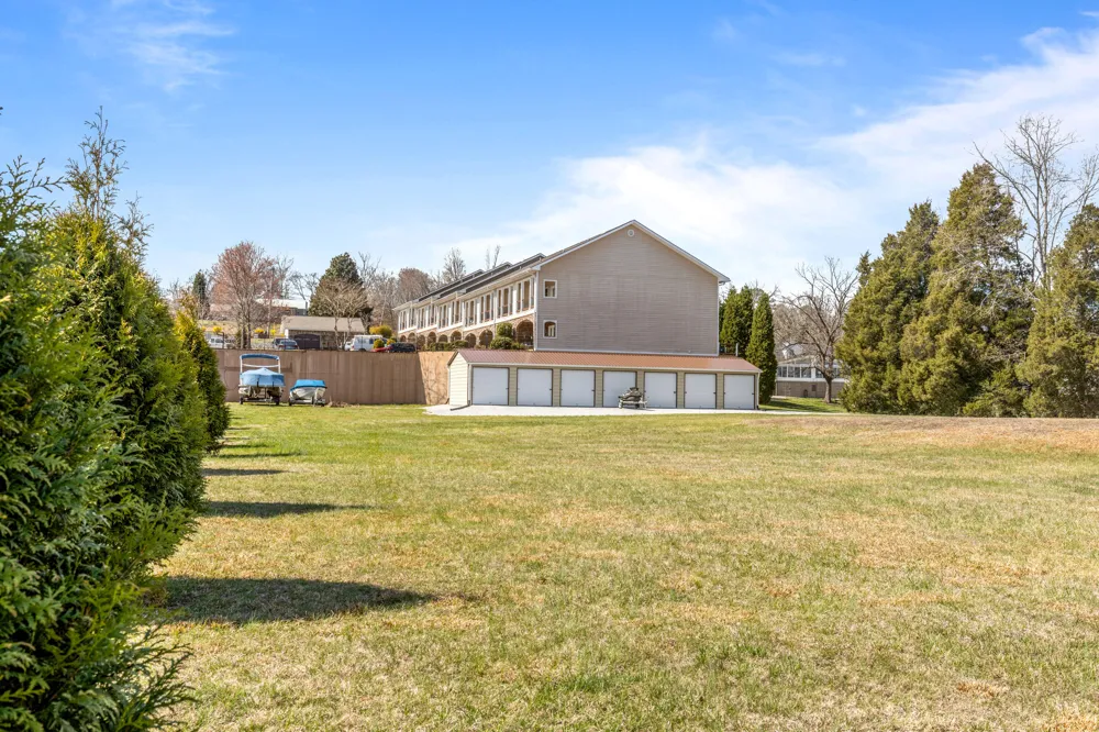 1235 New Lake Road Spring City, TN 37381