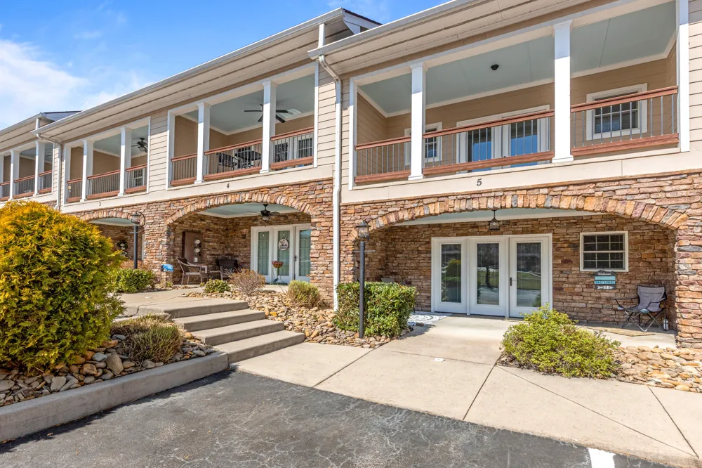 1235 New Lake Road Spring City, TN 37381