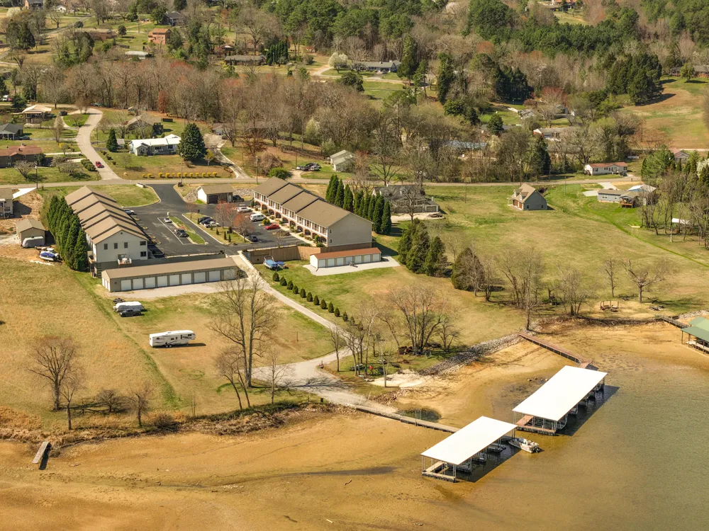 1235 New Lake Road Spring City, TN 37381