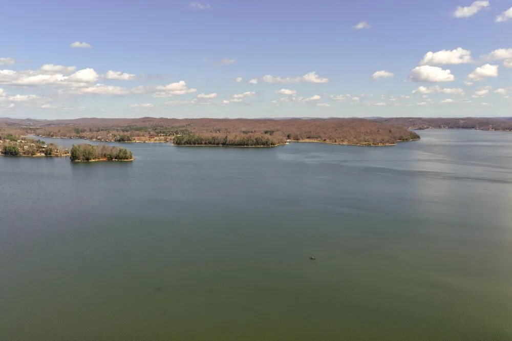 1235 New Lake Road Spring City, TN 37381