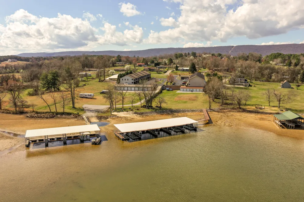 1235 New Lake Road Spring City, TN 37381