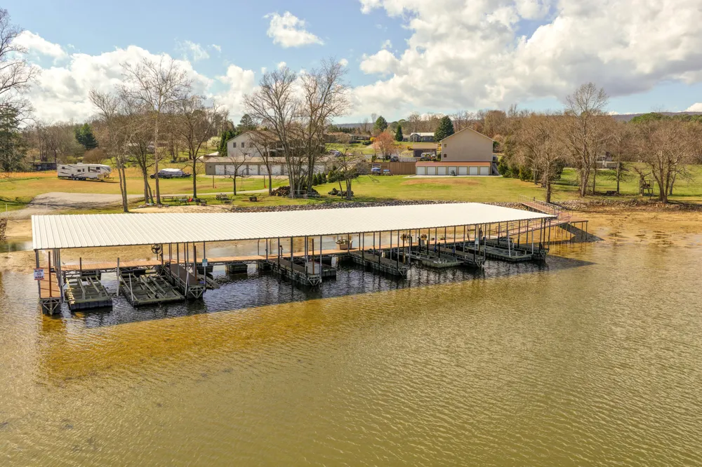 1235 New Lake Road Spring City, TN 37381