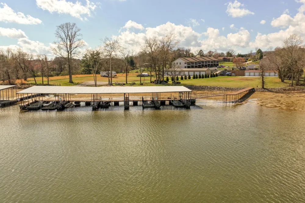 1235 New Lake Road Spring City, TN 37381