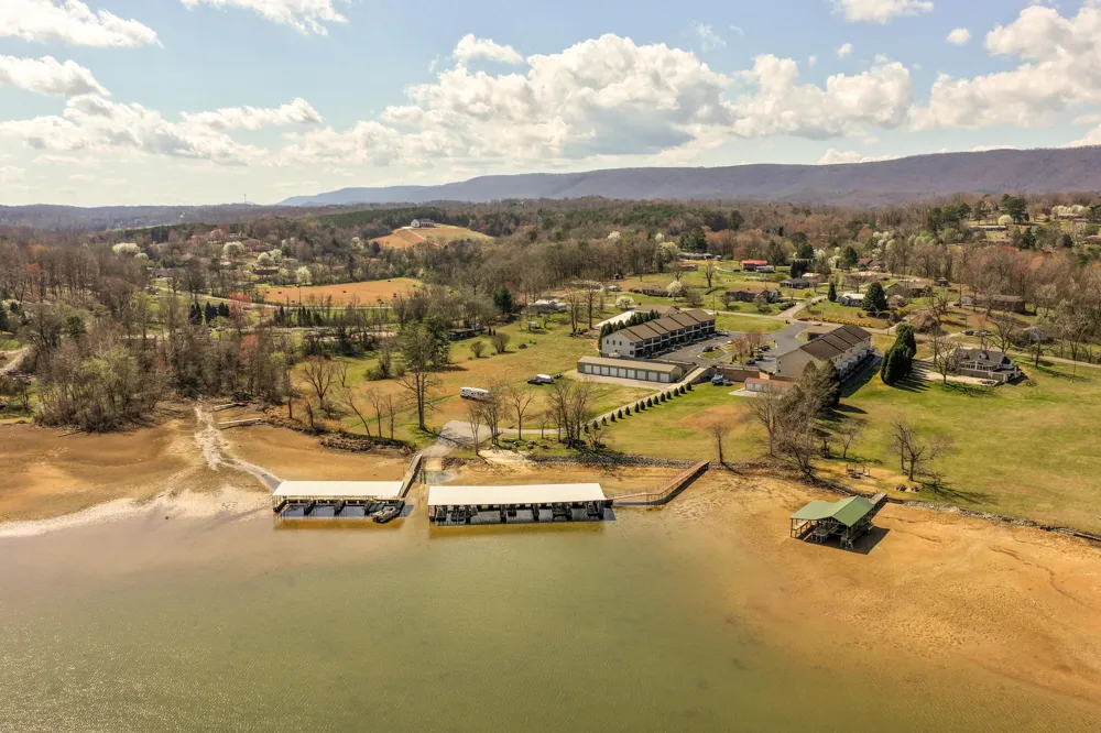 1235 New Lake Road Spring City, TN 37381