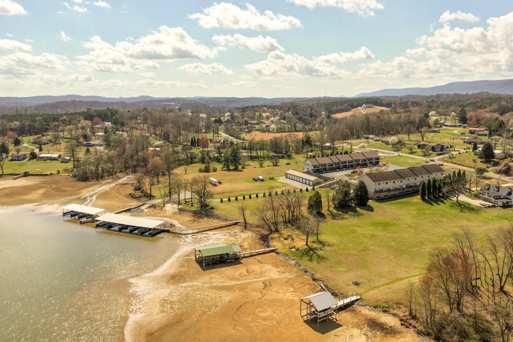 1235 New Lake Road Spring City, TN 37381