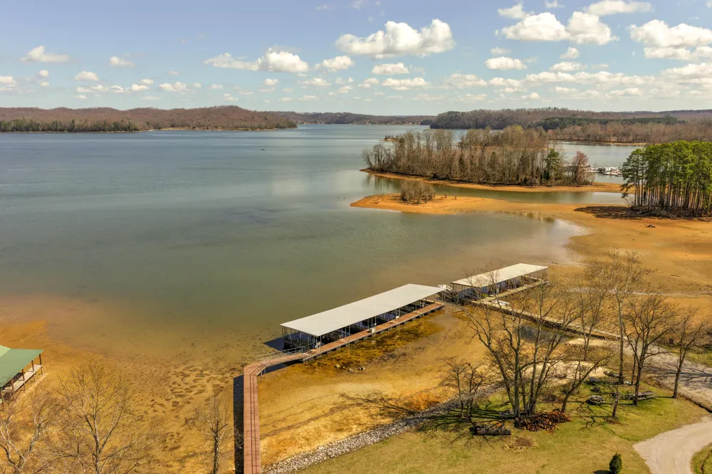 1235 New Lake Road Spring City, TN 37381