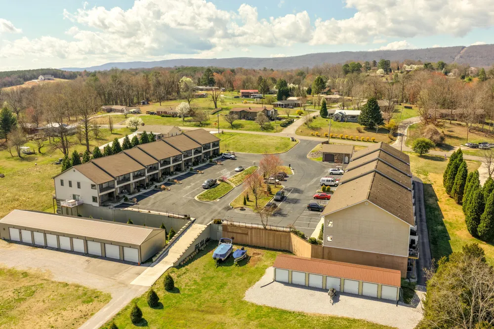 1235 New Lake Road Spring City, TN 37381