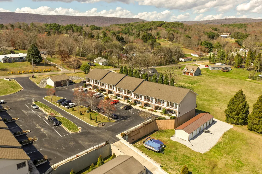 1235 New Lake Road Spring City, TN 37381