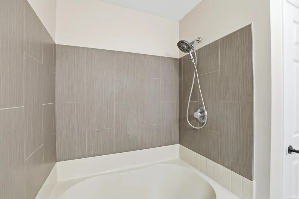 10832 Deep Creek Court Fort Wayne, IN 46804
