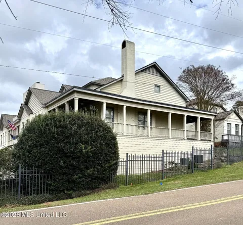 107 Lakepointe Drive