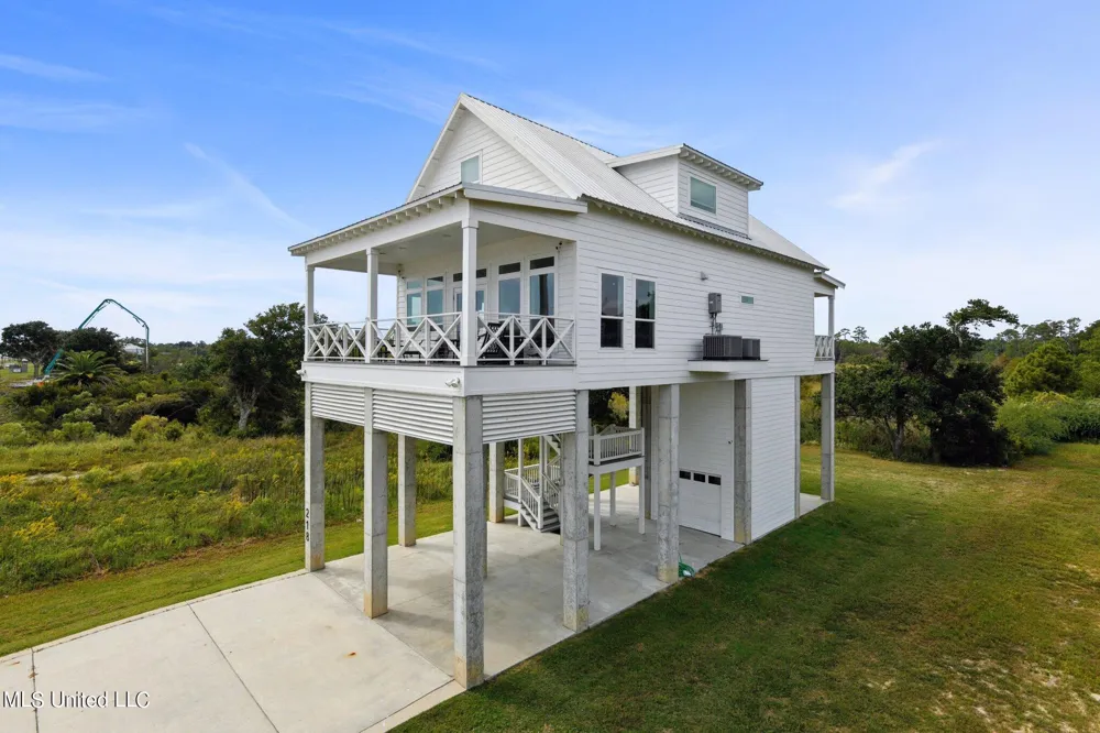 218 S Beach Boulevard Waveland, MS 39576