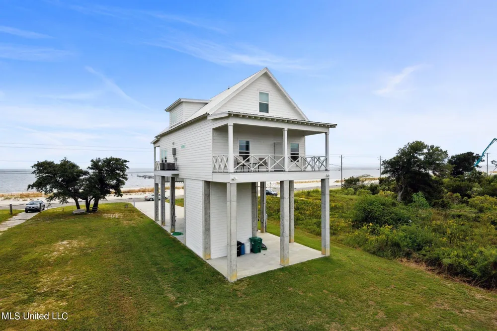 218 S Beach Boulevard Waveland, MS 39576