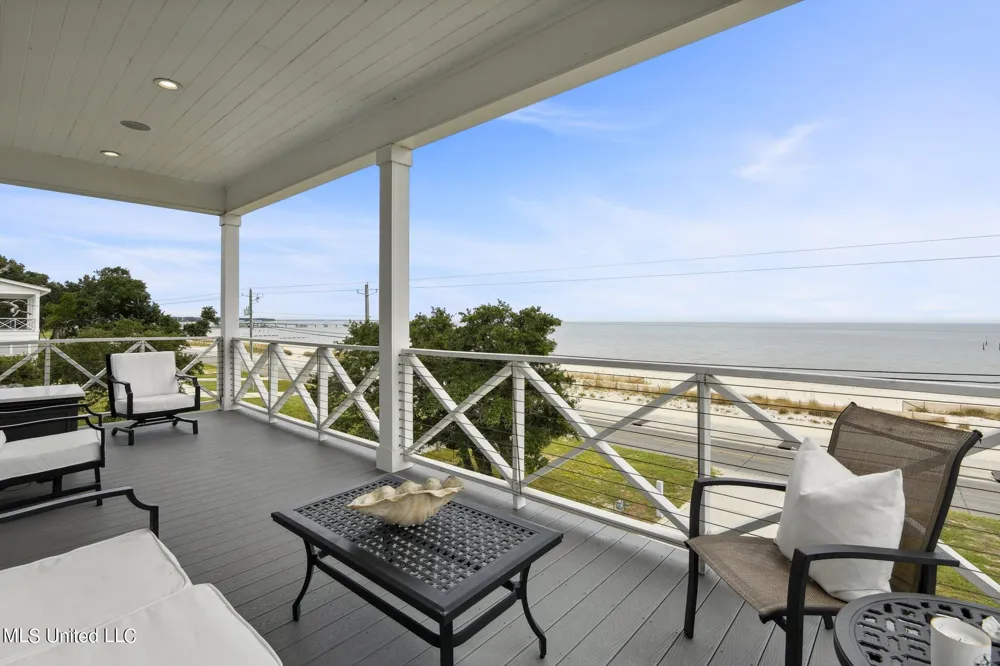 218 S Beach Boulevard Waveland, MS 39576