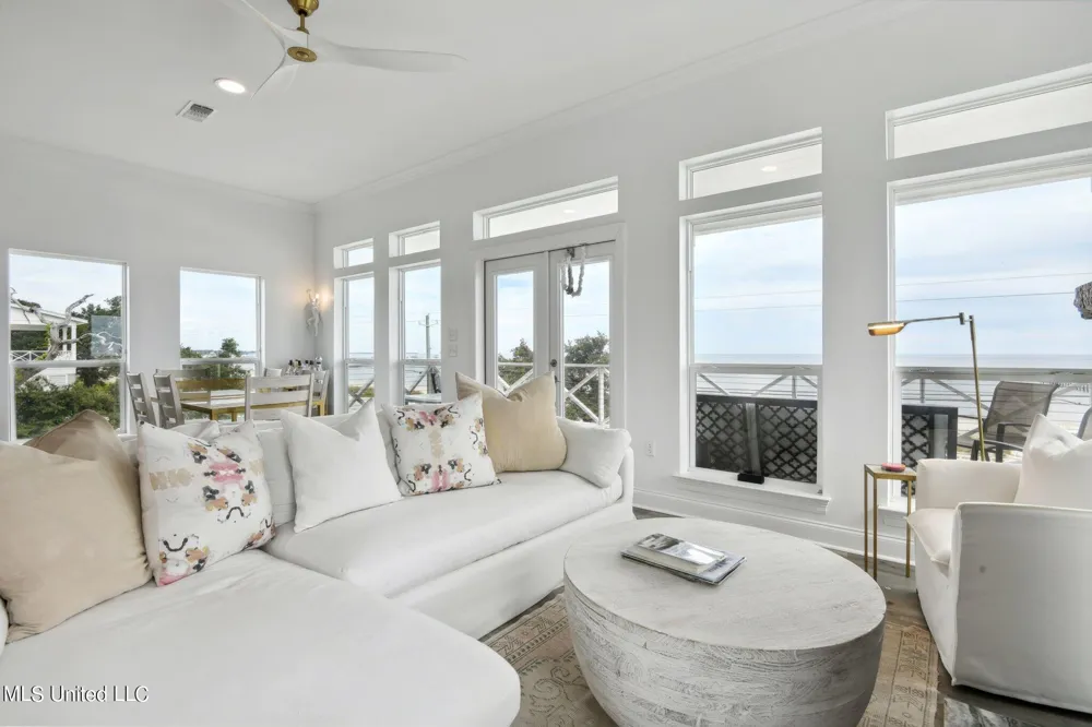218 S Beach Boulevard Waveland, MS 39576