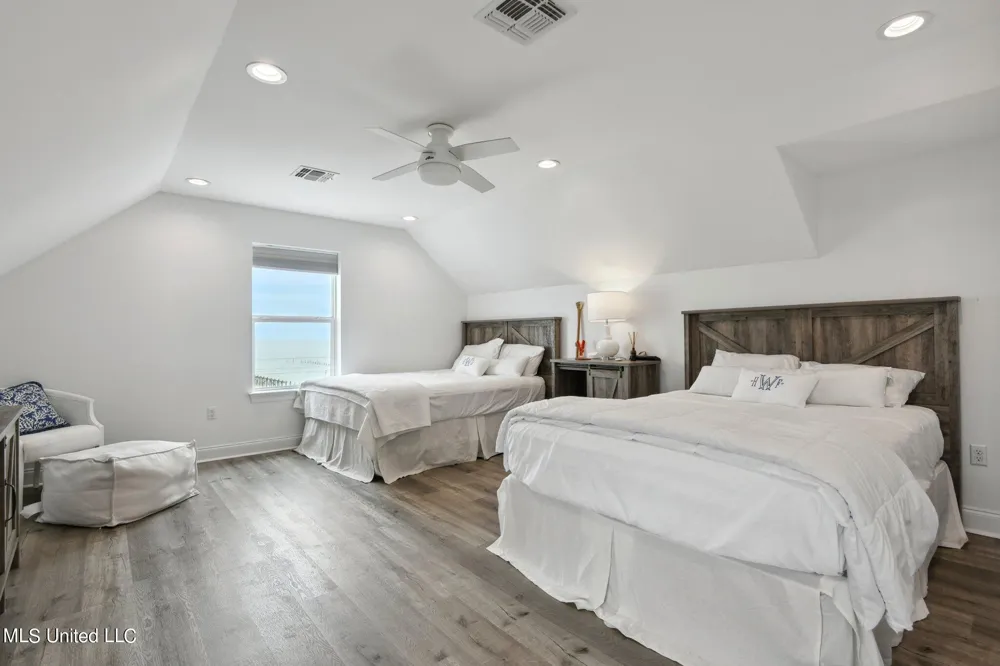 218 S Beach Boulevard Waveland, MS 39576