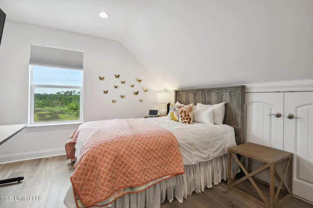 218 S Beach Boulevard Waveland, MS 39576