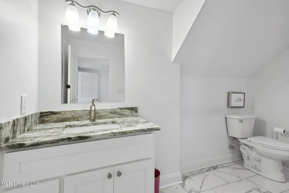 218 S Beach Boulevard Waveland, MS 39576