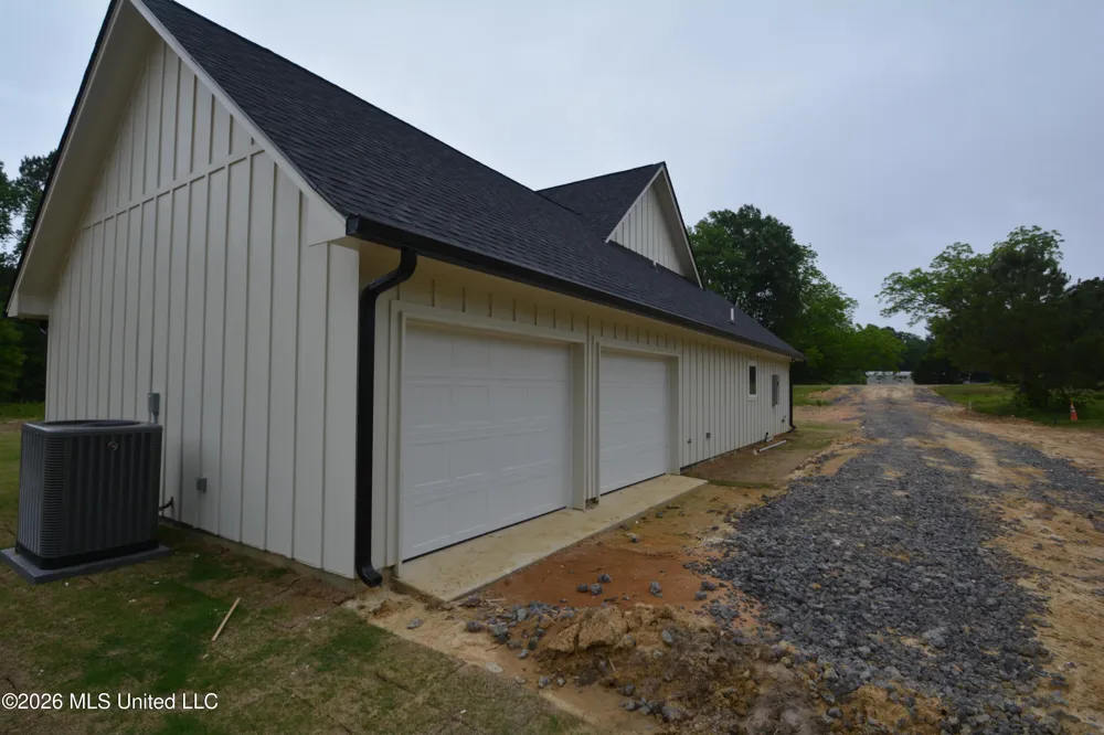 2165 Mississippi 43 Pelahatchie, MS 39145