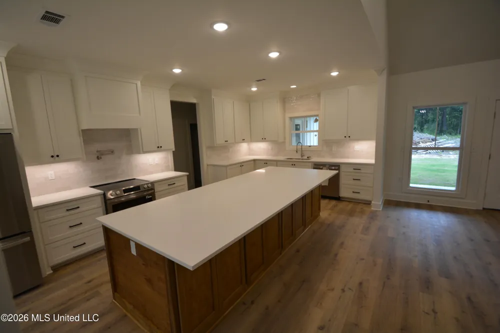 2165 Mississippi 43 Pelahatchie, MS 39145