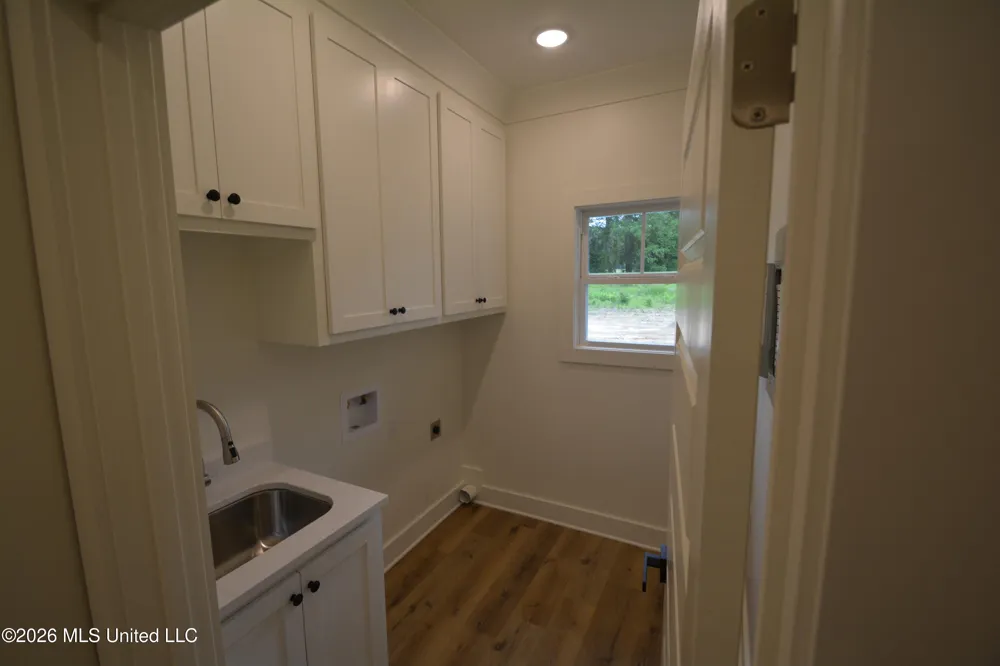 2165 Mississippi 43 Pelahatchie, MS 39145