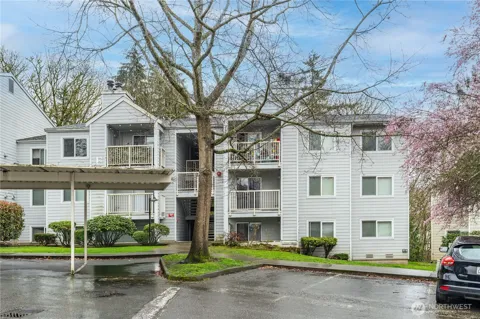 975 Aberdeen Avenue NE #F207