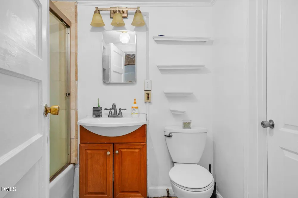 1113 Nash E Wilson, NC 27893