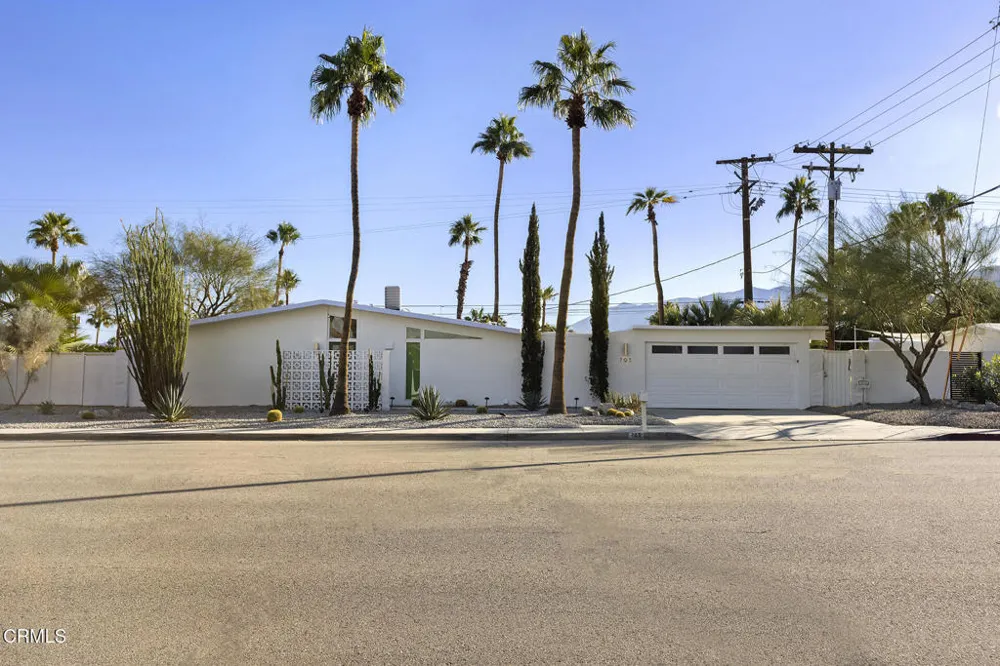 795 E Racquet Club Road Palm Springs, CA 92262