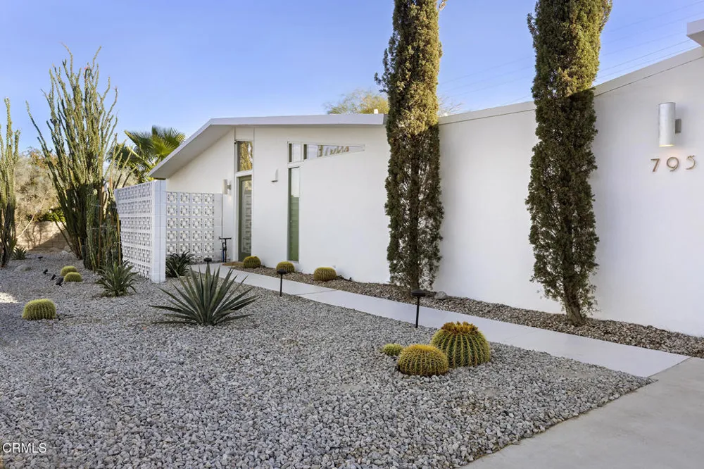 795 E Racquet Club Road Palm Springs, CA 92262