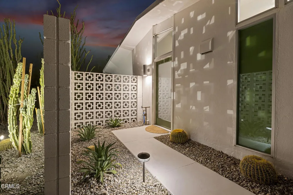 795 E Racquet Club Road Palm Springs, CA 92262