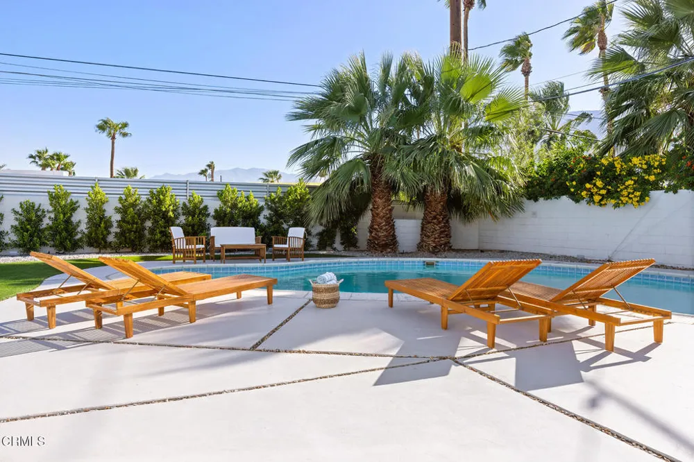 795 E Racquet Club Road Palm Springs, CA 92262