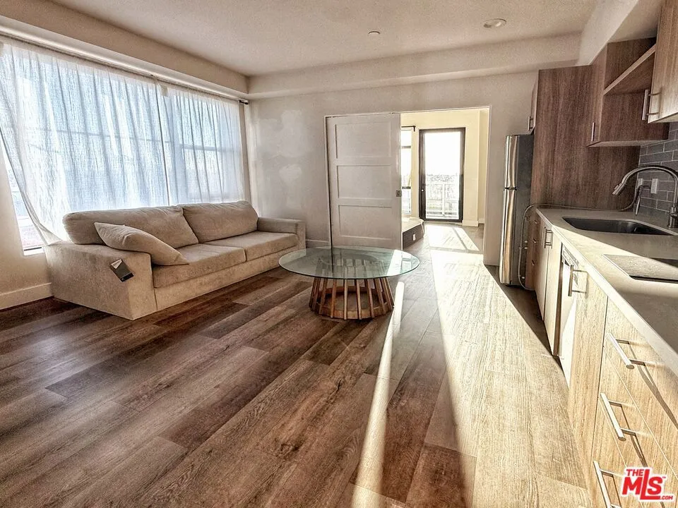 723 S St Andrews Place #507 Los Angeles, CA 90005