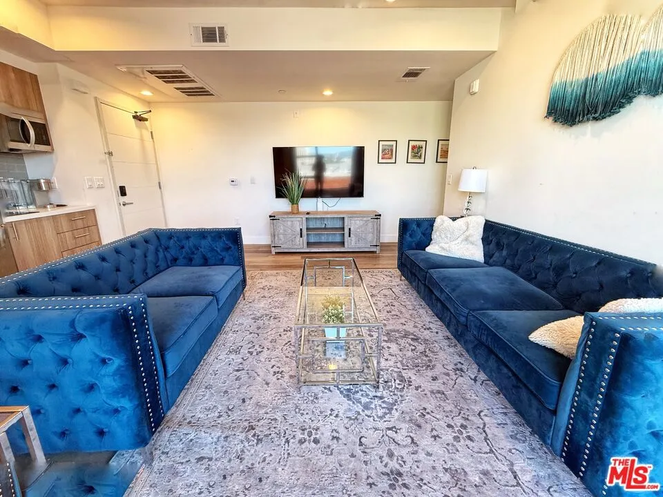 723 S St Andrews Place #507 Los Angeles, CA 90005