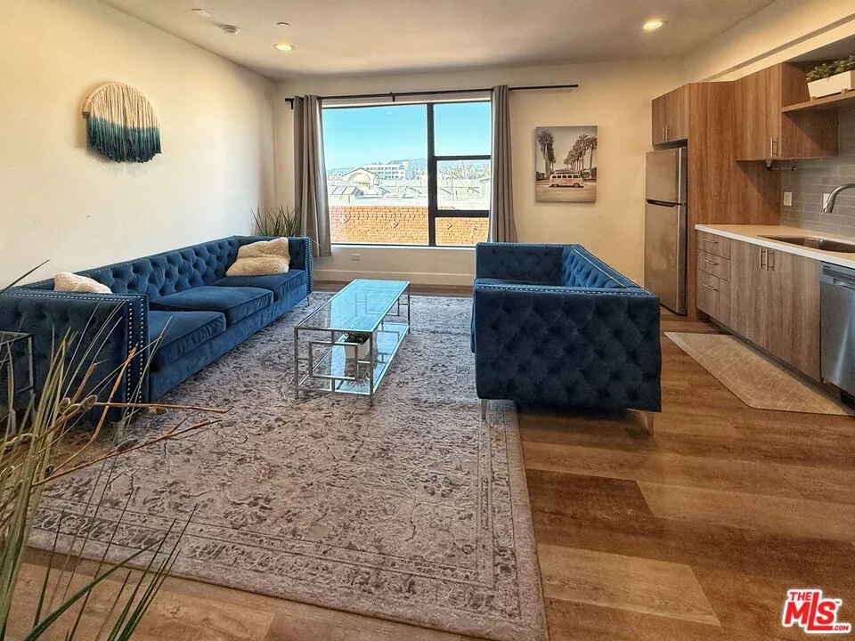 723 S St Andrews Place #508 Los Angeles, CA 90005