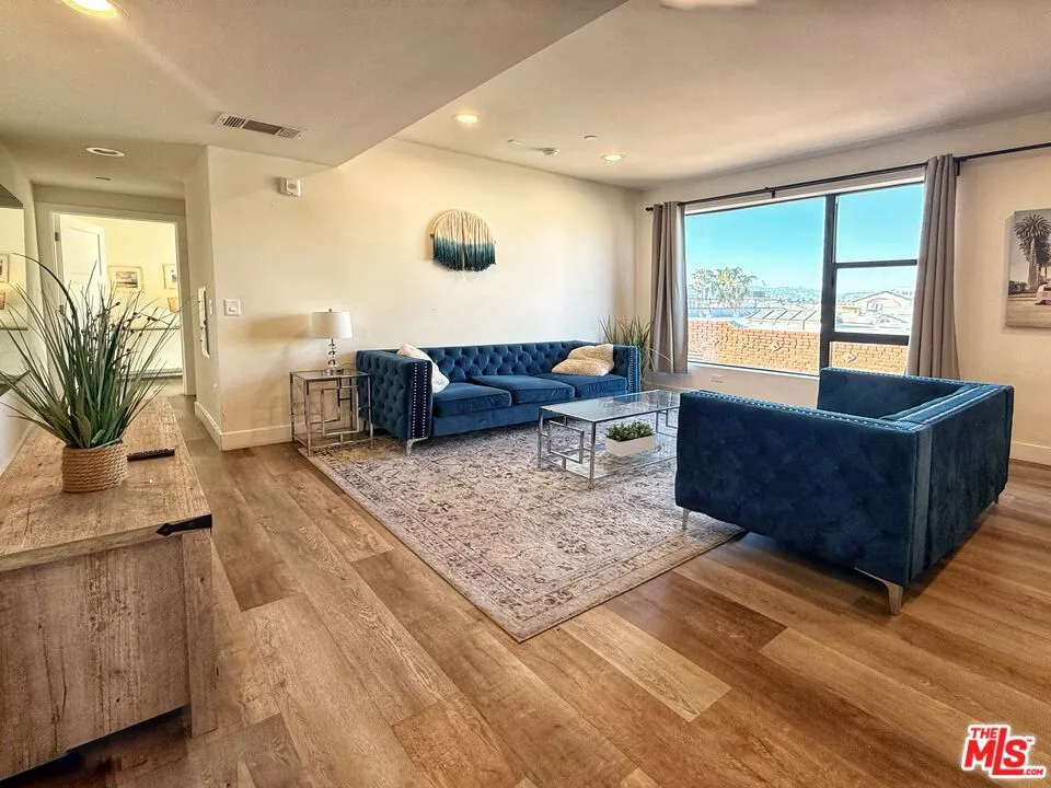 723 S St Andrews Place #508 Los Angeles, CA 90005