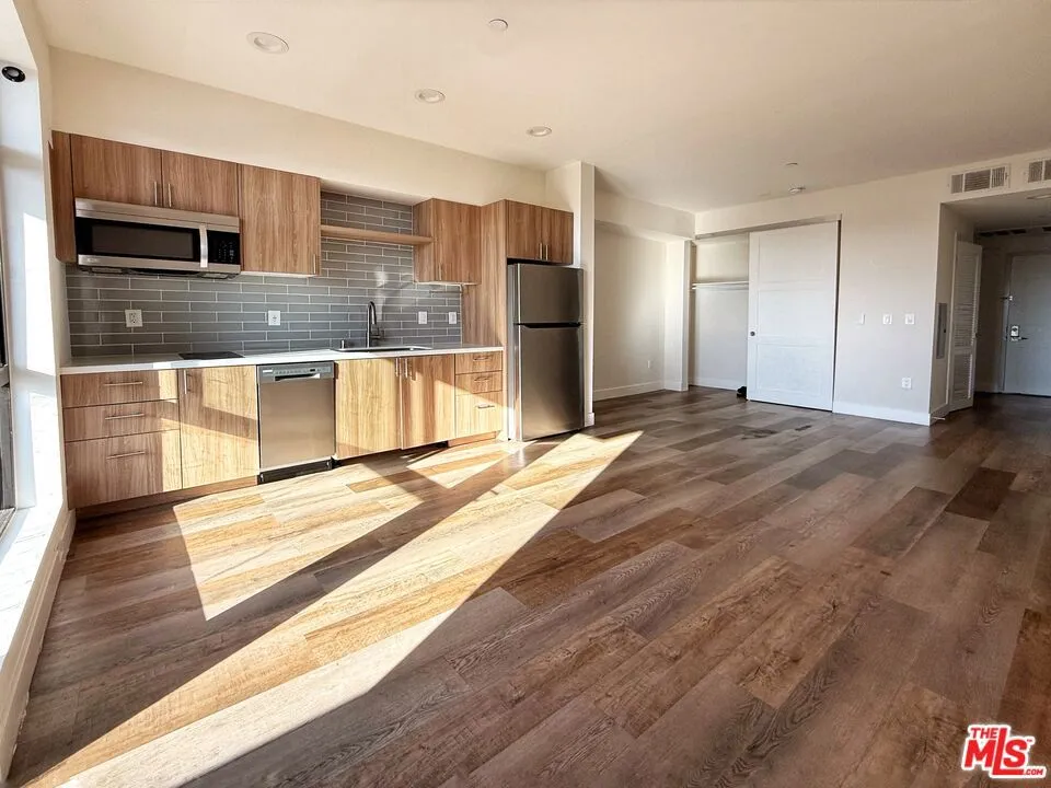723 S St Andrews Place #508 Los Angeles, CA 90005