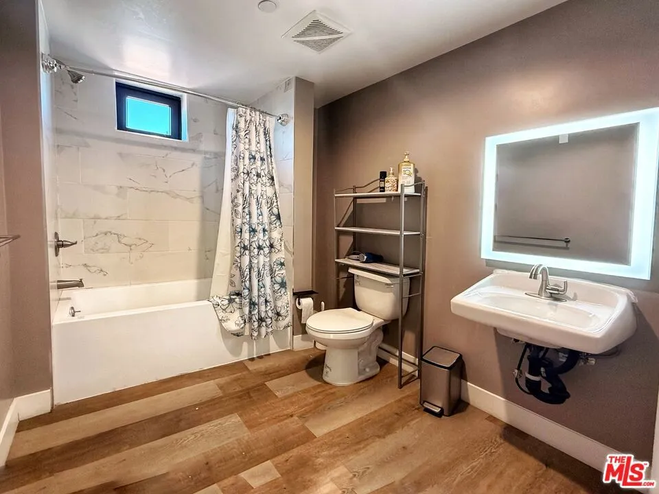 723 S St Andrews Place #508 Los Angeles, CA 90005
