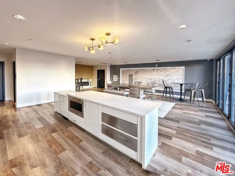 723 S St Andrews Place #508 Los Angeles, CA 90005
